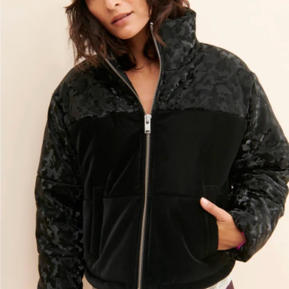 Blue Revival: Black Camouflage Women's Puffer Jacket